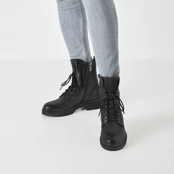 25236-43-043 Tamaris ženska gležnjača BLACK GLAM