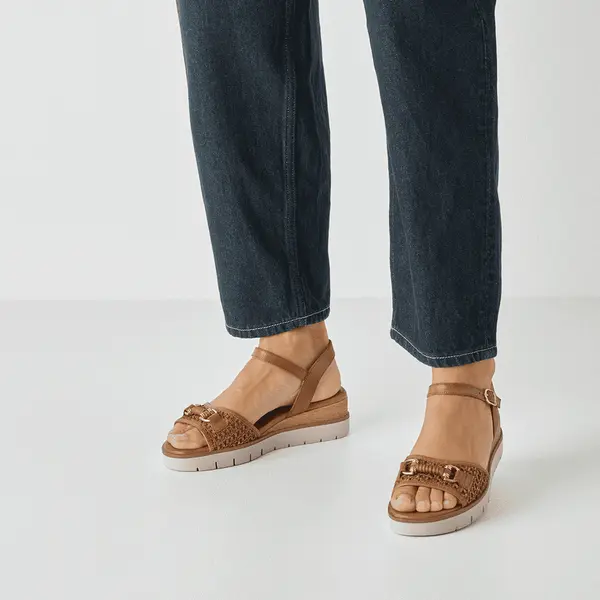 28215-46-305 Tamaris ženska sandala COGNAC