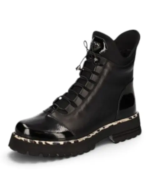 Ženske crne kožne gležnjače s lakiranim detaljima- 2GO Fashion