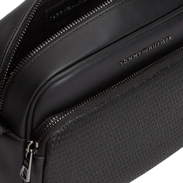 AM0AM14096-BDS-001 TOMMY HILFIGER TH WOVEN EW CAMERA BAG MUSKA TORBICA CRNA PREKO RAMENA