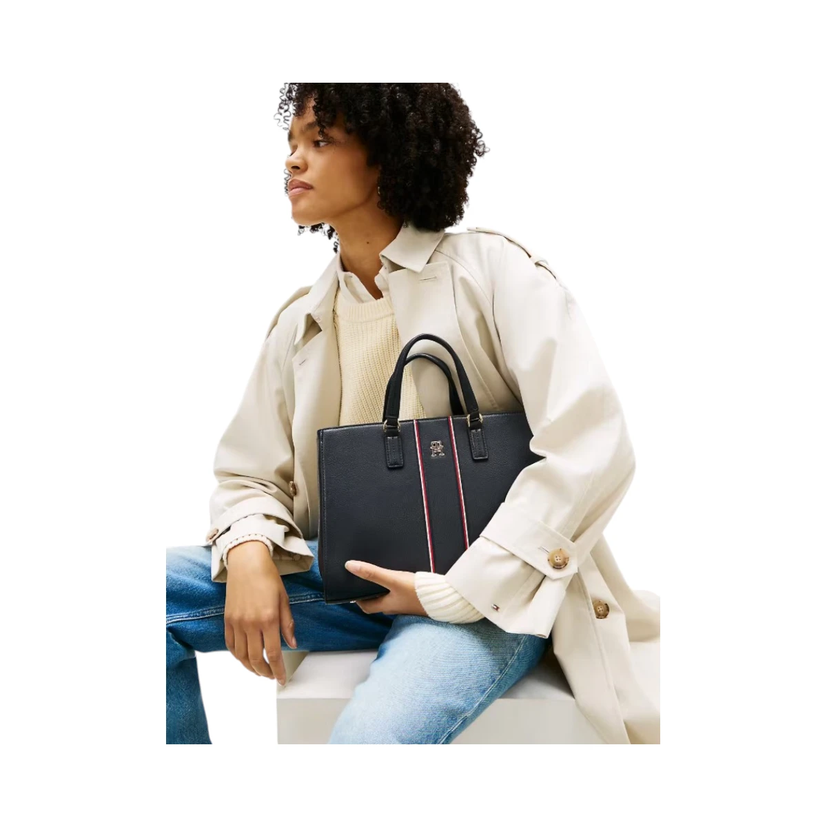 AW0AW18644-DW6 TOMMY HILFIGER DAILY SATCHEL CORP ZENSKA TORBA TAMNOPLAVA SPACE BLUE STRUKTURIRANA RUCKE REMEN GOLD LOGO