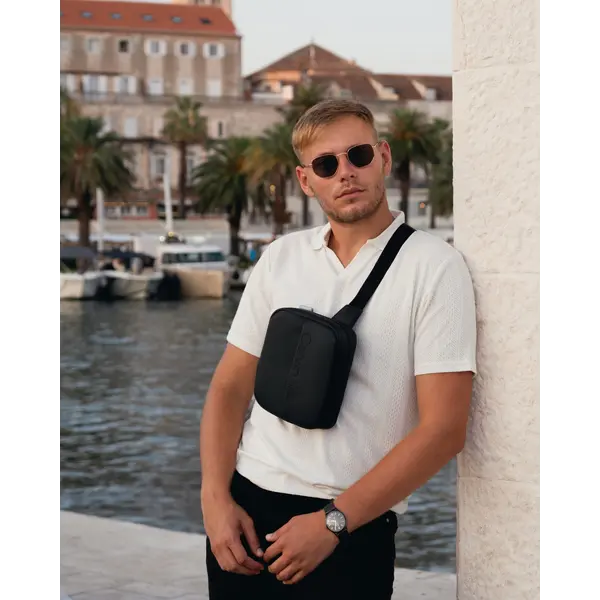 K50K510225-BAX-OS Crna muška torba preko ramena Rubberized – Calvin Klein