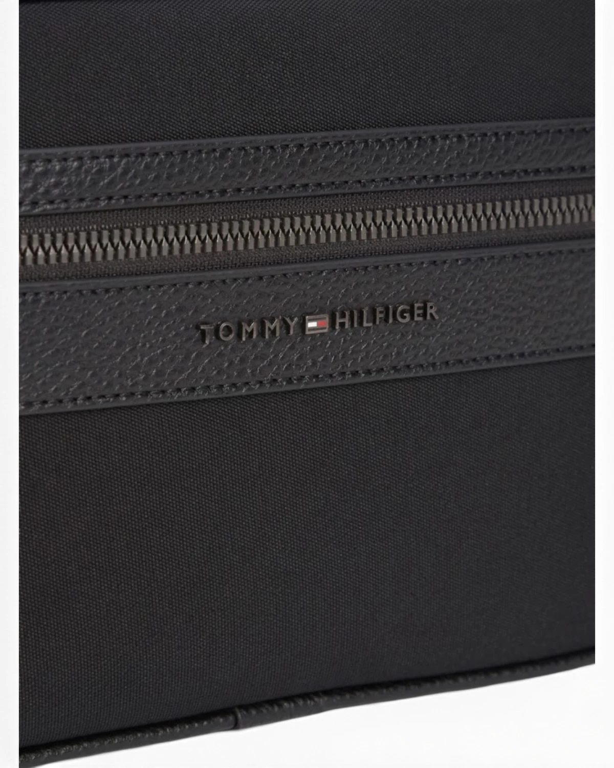 AM0AM14515-BDS Tommy Hilfiger Muška Torbica Preko Ramena